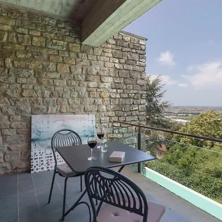 Wright, Toscanaonehh Mommio